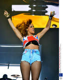 th_40648_celebrity_paradise.com_Rihanna_V_Festivall_076_122_138lo.jpg