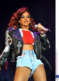 th_42841_celebrity_paradise.com_Rihanna_V_Festivall_079_122_183lo.jpg