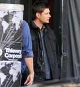 http://img278.imagevenue.com/loc448/th_324372751_On_the_set_of_Supernatural39_122_448lo.jpg