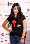 http://img278.imagevenue.com/loc577/th_01401_Vanessa_Hudgens_at_Stand_Up_To_Cancer_Event_in_Culver_City4_122_577lo.jpg