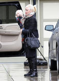 th_06757_GwenStefani_VisitwithfriendsinLakewoodCaJanuary22010_By_oTTo6_122_76lo.jpg