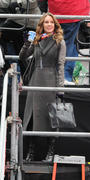 th_54596_Tikipeter_Hilary_Swank_filming_in_New_York_City_004_123_95lo.jpg
